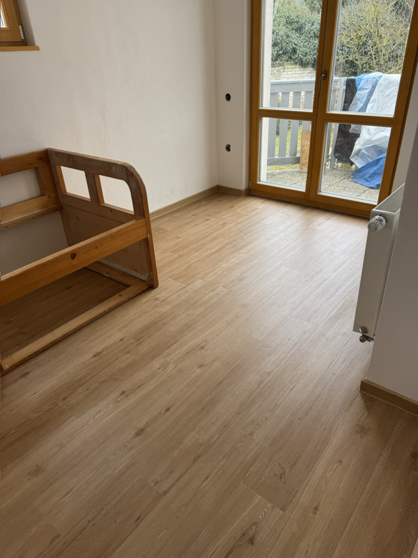 Fotografie: Kompletní broušení a lakování parket v tanečním sále - Bělušice